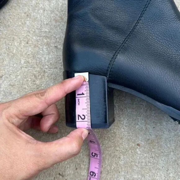 Aquatalia Everett Leather Black Block Heel Zip Up Ankle Bootie Women’s Size 7.5 - Picture 11 of 12